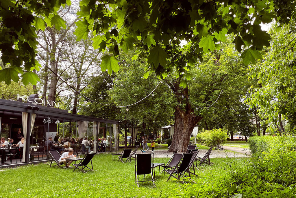 Klonn means maple tree, and that’s exactly what you’ll find while lounging outside. 