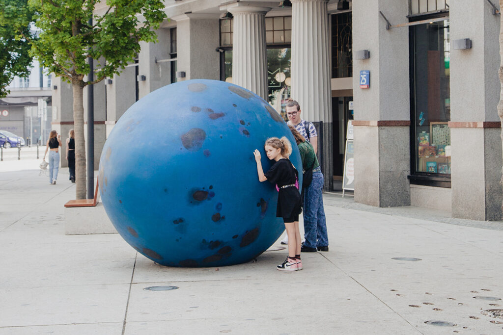 joanna rajkowska art giant blue egg warsaw sculpture