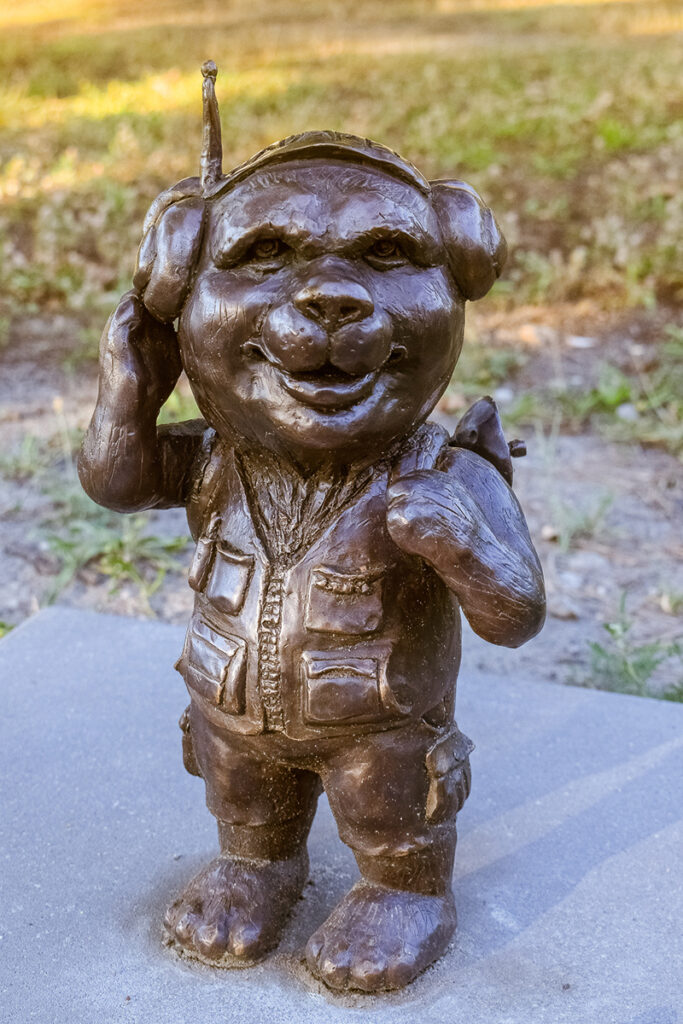 bear statue bronze little boernerowo
