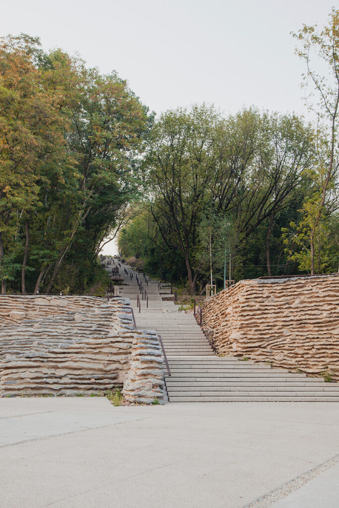kopiec powstania warszawskiego stairs park marble trees park walk historical place 