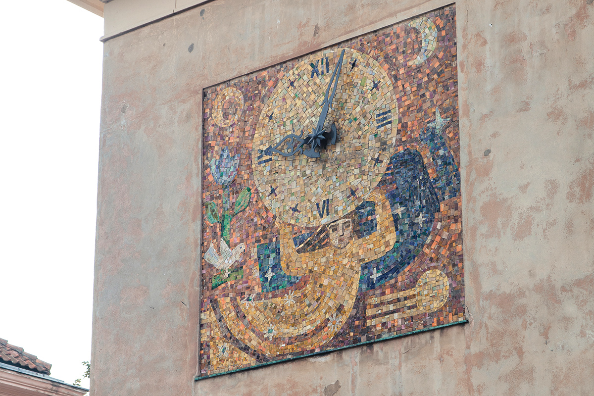 clock mariensztat mosaic warsaw